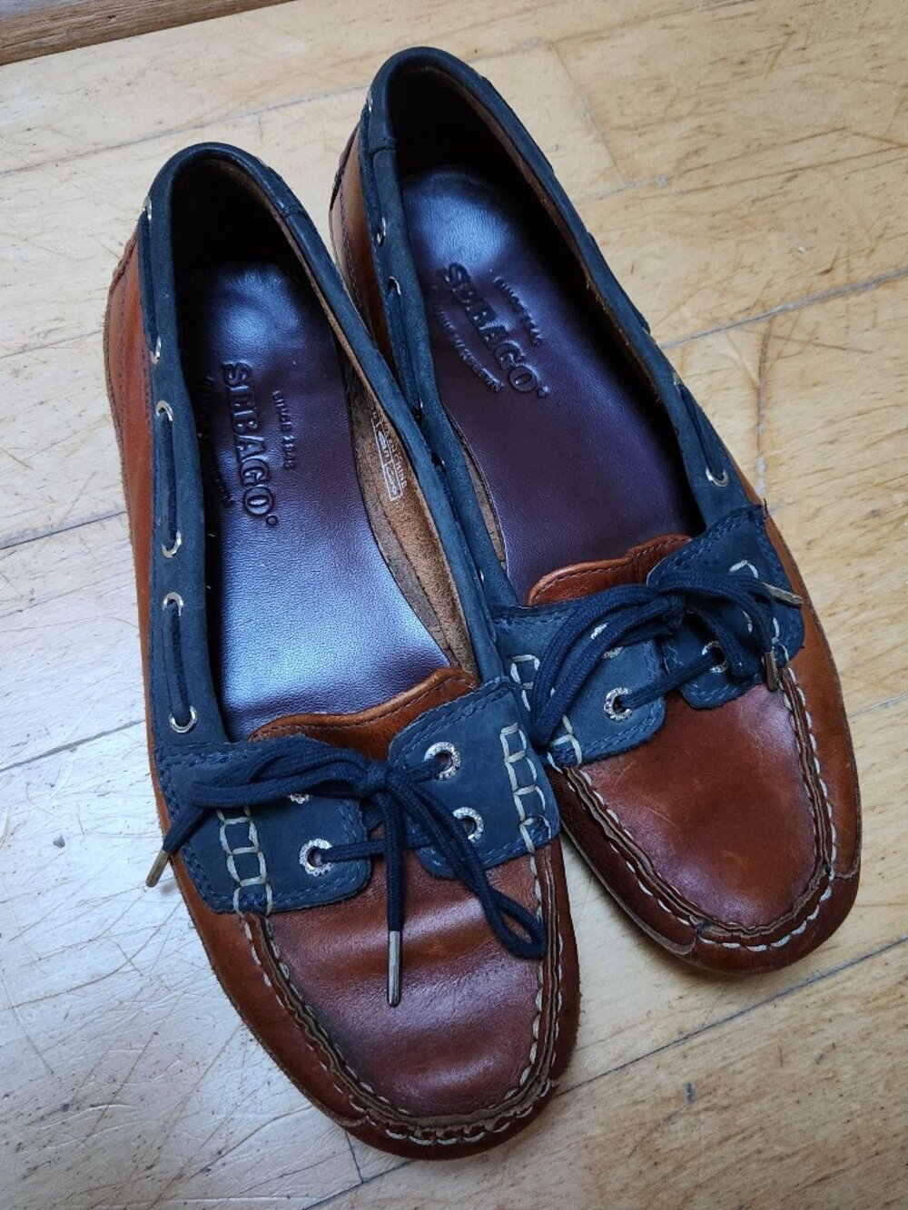 Sebago brown leather boat shoes / mocassins / women's 9